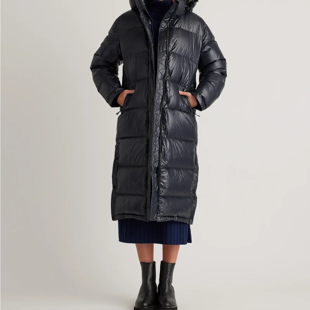 Quince Women's Puffer Jacket - Shiny Black Barely Worn